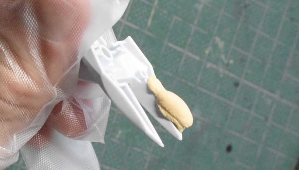 ガンプラ　パテ　使い方